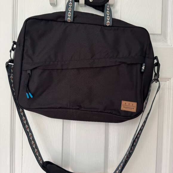 Passenger Recycled Messenger Bag NWOT - Picture 4 of 6
